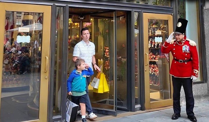 whats the biggest toy store in new york